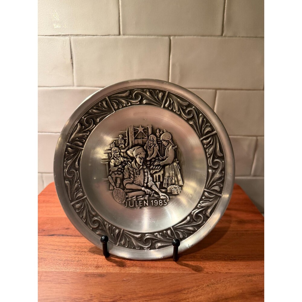 Vintage 1985 Astri Holthe Norwegian Pewter Christmas Plate, Julen 1985 Tinn